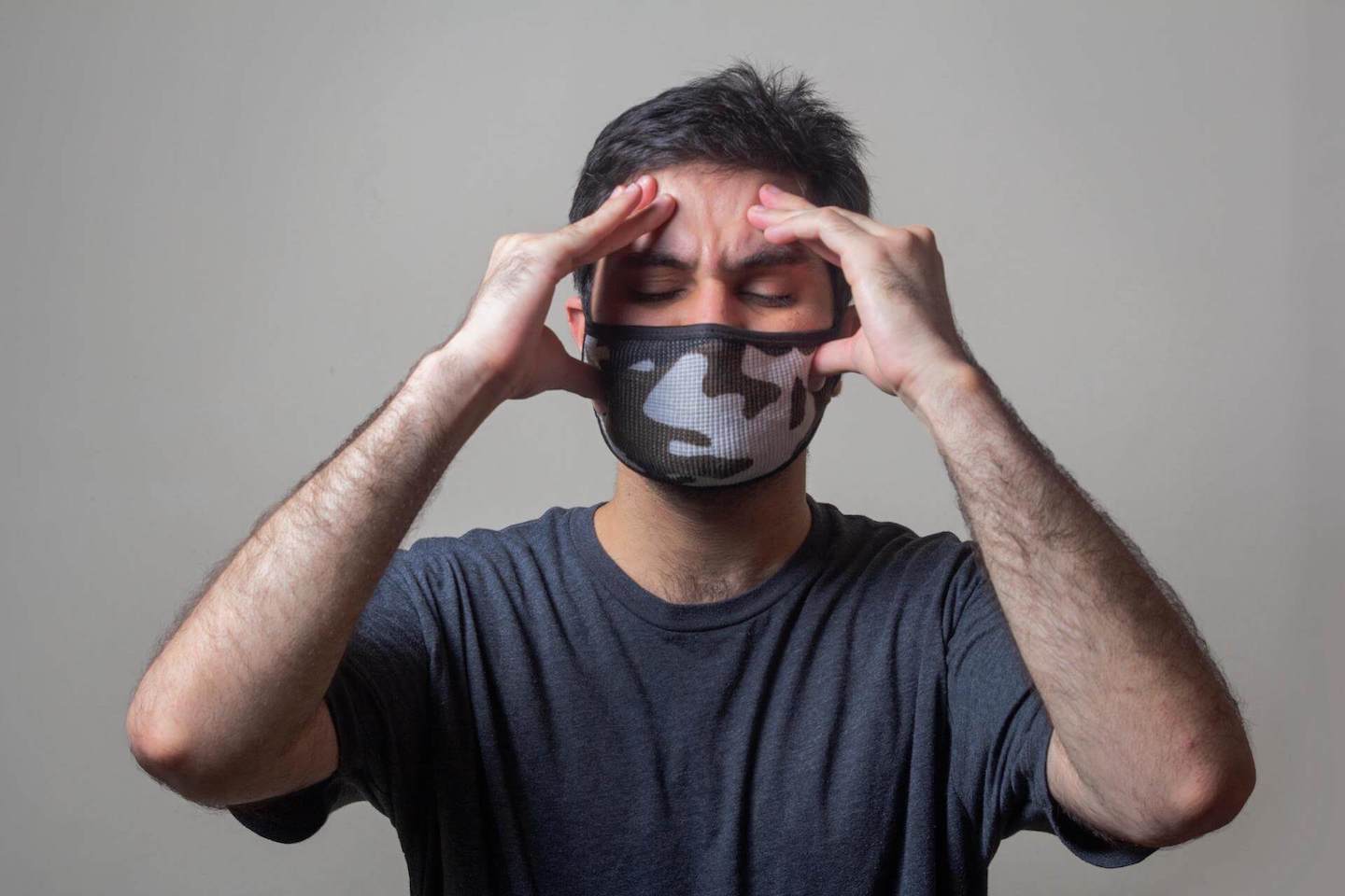 Sarkis Psychology Today image of a man wearing a face mask rubbing his temples in distress PC: Yousaf Usman usman-yousaf-Dd6St65dfYw-unsplash